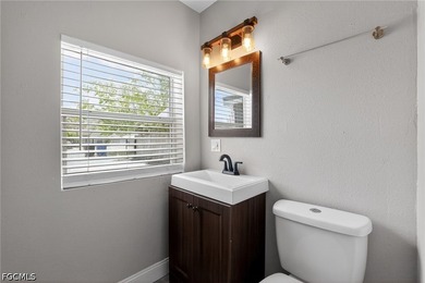 This adorable home is as lovely inside as it is from the street - photo 31