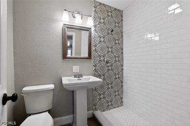 This adorable home is as lovely inside as it is from the street - photo 32