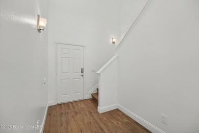 Move right into this spacious 3-bedroom, 2.5-bath end-unit - photo 4