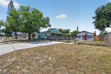 This adorable home is as lovely inside as it is from the street - photo 37