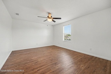 Move right into this spacious 3-bedroom, 2.5-bath end-unit - photo 8