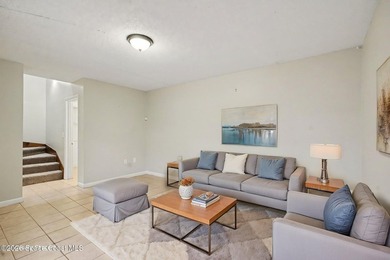 Lovely updated 2-bedroom, 2.5 bath townhouse featuring 2 - photo 4