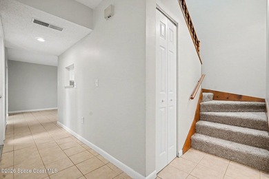 Lovely updated 2-bedroom, 2.5 bath townhouse featuring 2 - photo 5