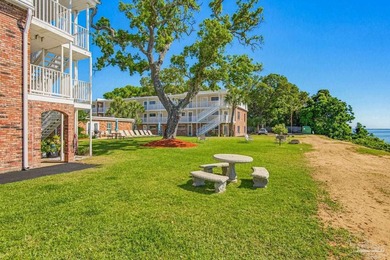 OPEN HOUSE- SATURDAY, JULY 18TH 11 AM-1 PM!! This must-see condo - photo 9