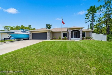 Welcome Home to your amazing Pool Home Oasis nestled in a quiet - photo 4