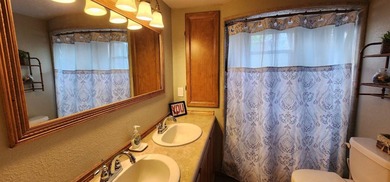 Welcome to your peaceful retreat in Palm Terrace! This charming - photo 11