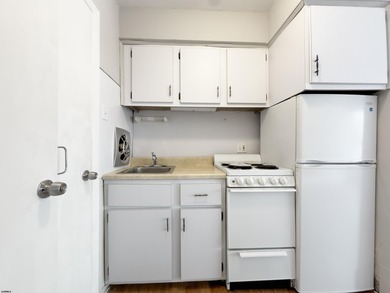 BEACHFRONT CONDO WITH BEACH VIEWS!! VACANT VACANT VACANT! Don't - photo 14