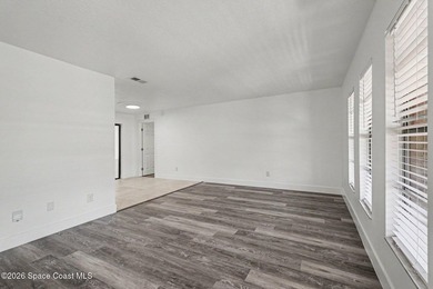 Welcome home to this beautifully maintained 3-bedroom, 2-bath - photo 4