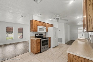 Welcome home to this beautifully maintained 3-bedroom, 2-bath - photo 8