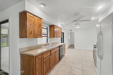 Welcome home to this beautifully maintained 3-bedroom, 2-bath - photo 9