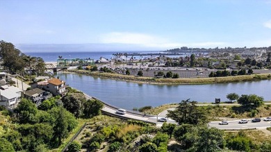 Just moments from the Santa Cruz main beach and stunning - photo 38
