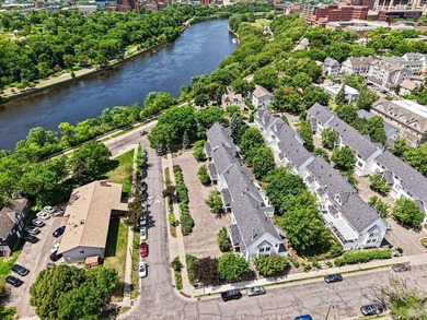 Just step out from this townhouse onto the East River Parkway - photo 2
