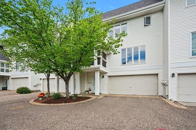 Just step out from this townhouse onto the East River Parkway - photo 4