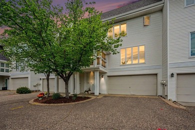 Just step out from this townhouse onto the East River Parkway - photo 5