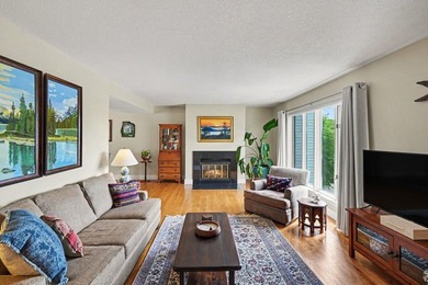 Just step out from this townhouse onto the East River Parkway - photo 6