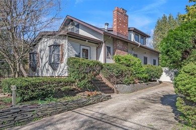 Don't miss this detached single-family residence offering five - photo 1