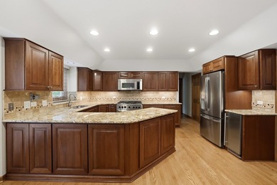 Pride of ownership at every turn, spacious floor plan & quality - photo 10