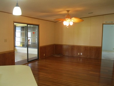 Spacious and well maintained 2 Bedroom 2 bathroom mobile home - photo 11