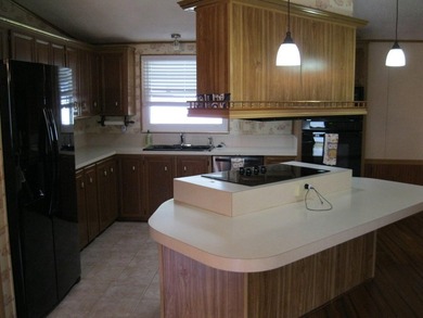 Spacious and well maintained 2 Bedroom 2 bathroom mobile home - photo 13