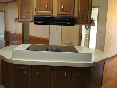Spacious and well maintained 2 Bedroom 2 bathroom mobile home - photo 16