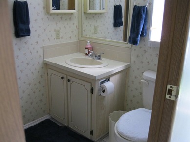 Spacious and well maintained 2 Bedroom 2 bathroom mobile home - photo 20
