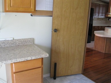 Spacious and well maintained 2 Bedroom 2 bathroom mobile home - photo 22