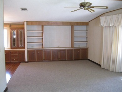 Spacious and well maintained 2 Bedroom 2 bathroom mobile home - photo 25