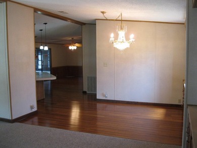Spacious and well maintained 2 Bedroom 2 bathroom mobile home - photo 28