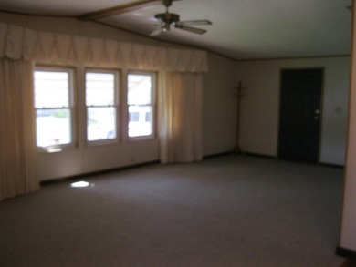 Spacious and well maintained 2 Bedroom 2 bathroom mobile home - photo 29