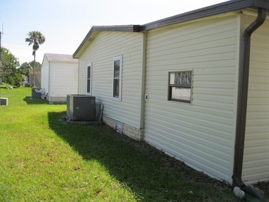 Spacious and well maintained 2 Bedroom 2 bathroom mobile home - photo 40
