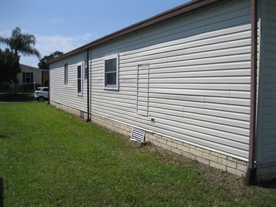 Spacious and well maintained 2 Bedroom 2 bathroom mobile home - photo 42