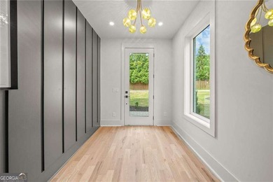 Modern architecture, designer finishes, and light-filled living - photo 2