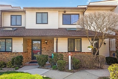 Welcome to Maintenance-Free Living in Willow Wood! Discover the - photo 1