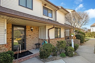 Welcome to Maintenance-Free Living in Willow Wood! Discover the - photo 2