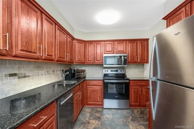 Welcome to Maintenance-Free Living in Willow Wood! Discover the - photo 3