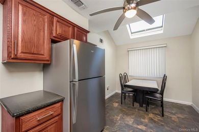 Welcome to Maintenance-Free Living in Willow Wood! Discover the - photo 6