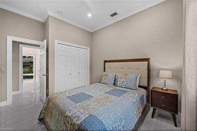 Beautifully refashioned 3-bedroom, 3-bath pool home with a den - photo 23
