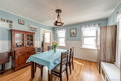 Best kept secret in West Islip! Goldilocks would call this house - photo 6