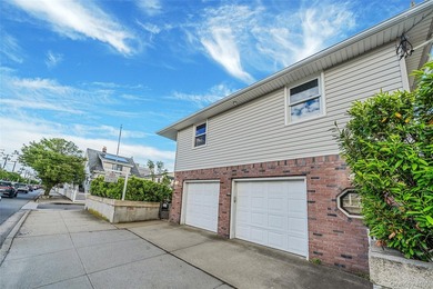 Unique Double Lot Corner on the West End. Two Floors, Lots of - photo 2