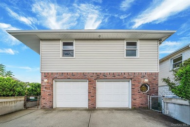 Unique Double Lot Corner on the West End. Two Floors, Lots of - photo 3
