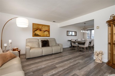 Welcome to this beautifully maintained center hall colonial - photo 6