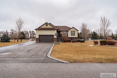 Seller is offering a $3,000 buyer credit toward closing costs - photo 2