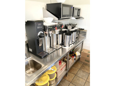 Wonderfully impressive location for your business on a - photo 12