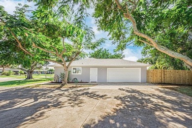 Fully renovated and move-in ready, this spacious 2,268 sqft home - photo 12