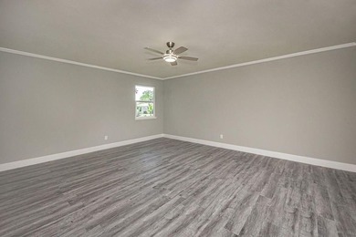Fully renovated and move-in ready, this spacious 2,268 sqft home - photo 27