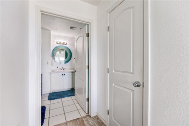 Updated 2BR/2BA Beachfront Condo in Port Aransas! Experience - photo 36