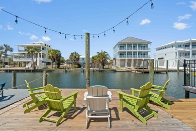 Welcome to ''The Salty Flamingo''! Waterfront living meets - photo 4