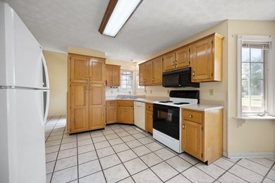 Located in the desirable Wedgwood Subdivision of Somerset, this - photo 16