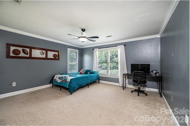 Beautiful 4-bedroom, 2.5-bath home located in a desirable gated - photo 37
