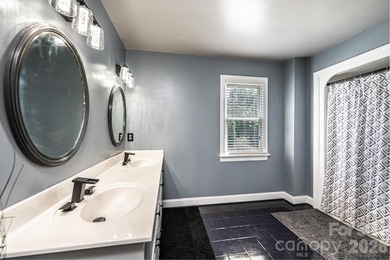 Beautiful 4-bedroom, 2.5-bath home located in a desirable gated - photo 40